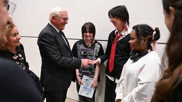Steinmeier gratuliert den Gewinnern des diesjährigen Comic-Wettbewerbes