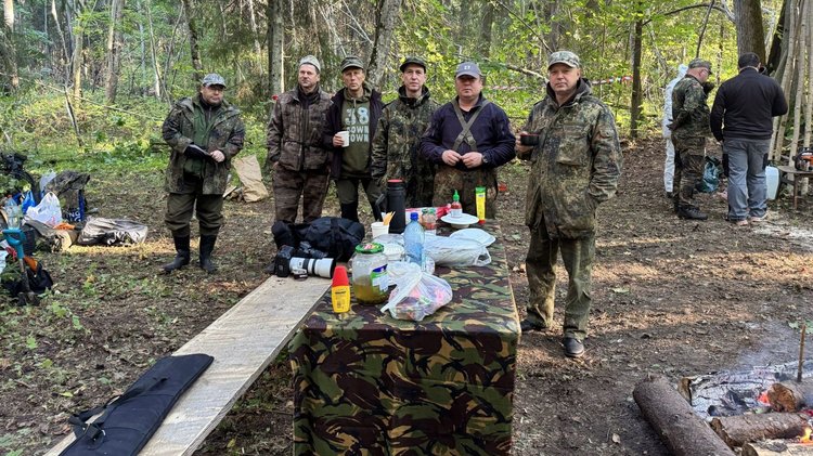 Gruppe im Wald